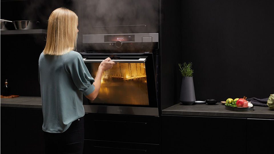 AEG steam cooking oven feature