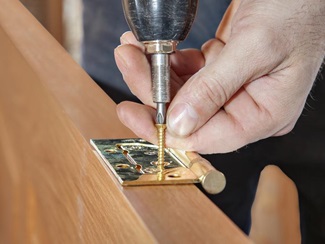 Fit the hinges - fitting door hinges