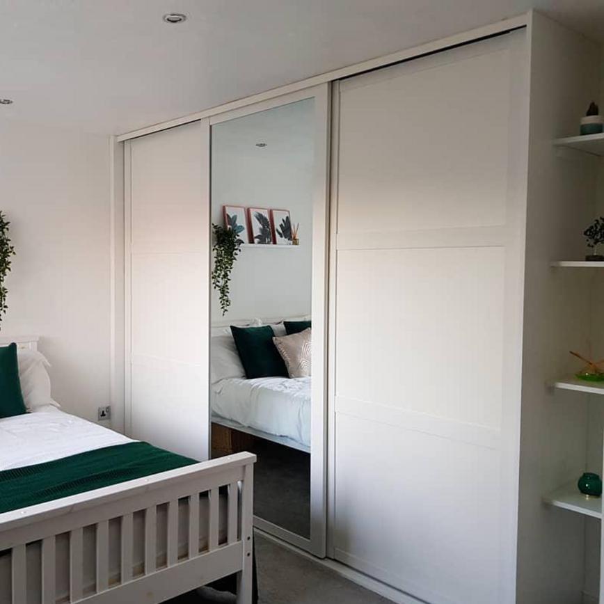 homeattwentytwo_white bedroom doors
