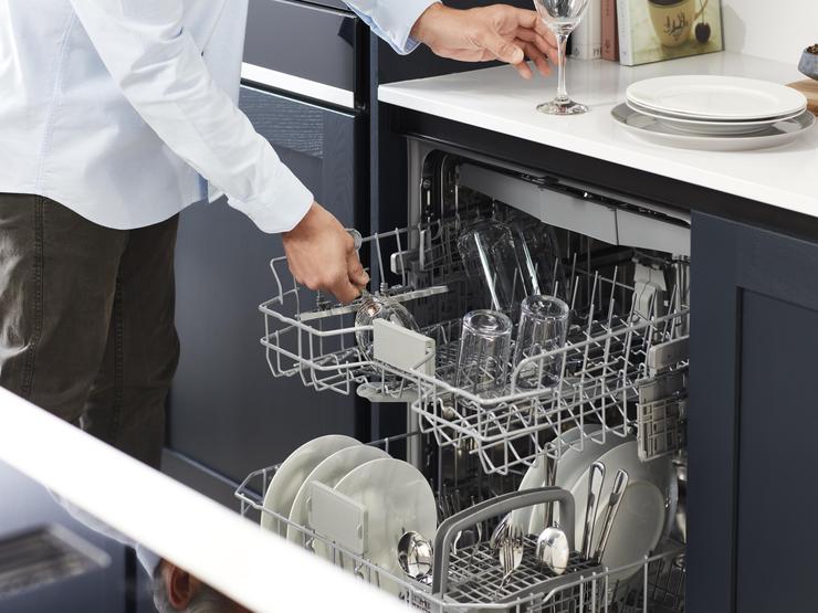 Lamona Integrated Dishwasher in Chilcomb Navy Handleless