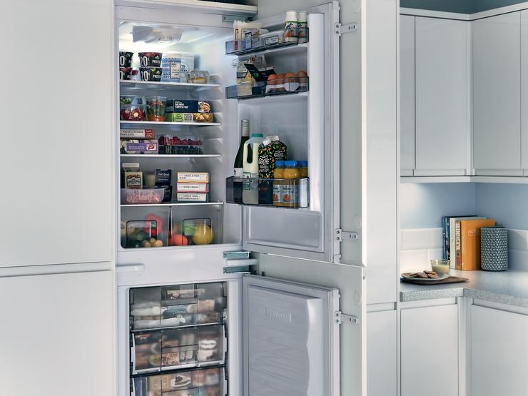 Lamona integrated 50/50 frost free fridge freezer