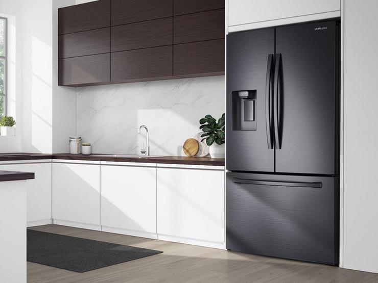 Samsung Series 8 RF23R62E3B1/EU Freestanding Black American Fridge Freezer in Kitchen Set