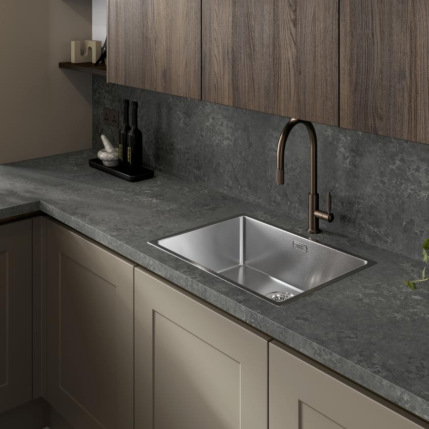 Howdens 3m x 38mm Square Edge Nero Metal Effect LamInate Worktop In Chelford Pebble Handleless Kitchen