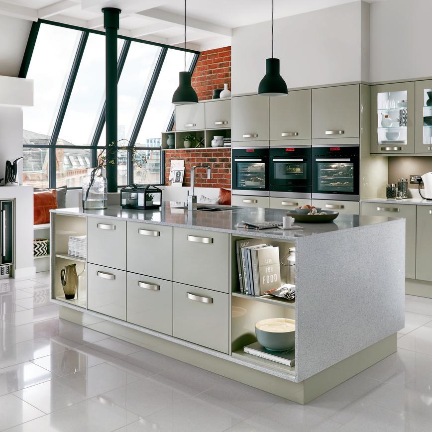 White Mirror Chip Quartz 20mm Worktop 2.8m Length Howdens Joinery