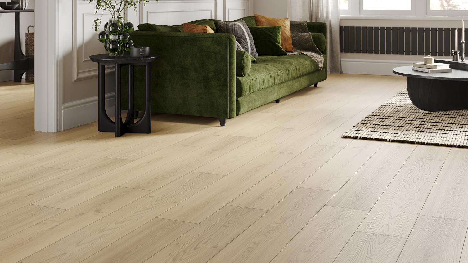 O&G LightCashew Oak 12mm Laminate Living Room