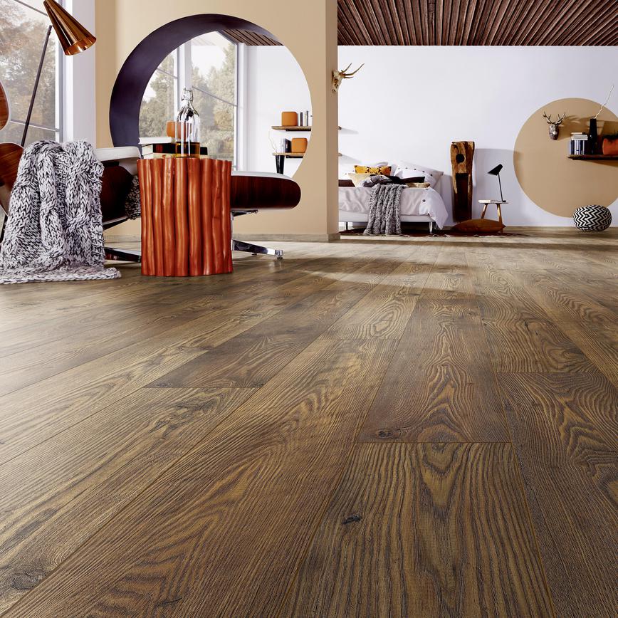 Howdens Professional V Groove Chestnut Oak Laminate Flooring V2 Detail Lifestyle