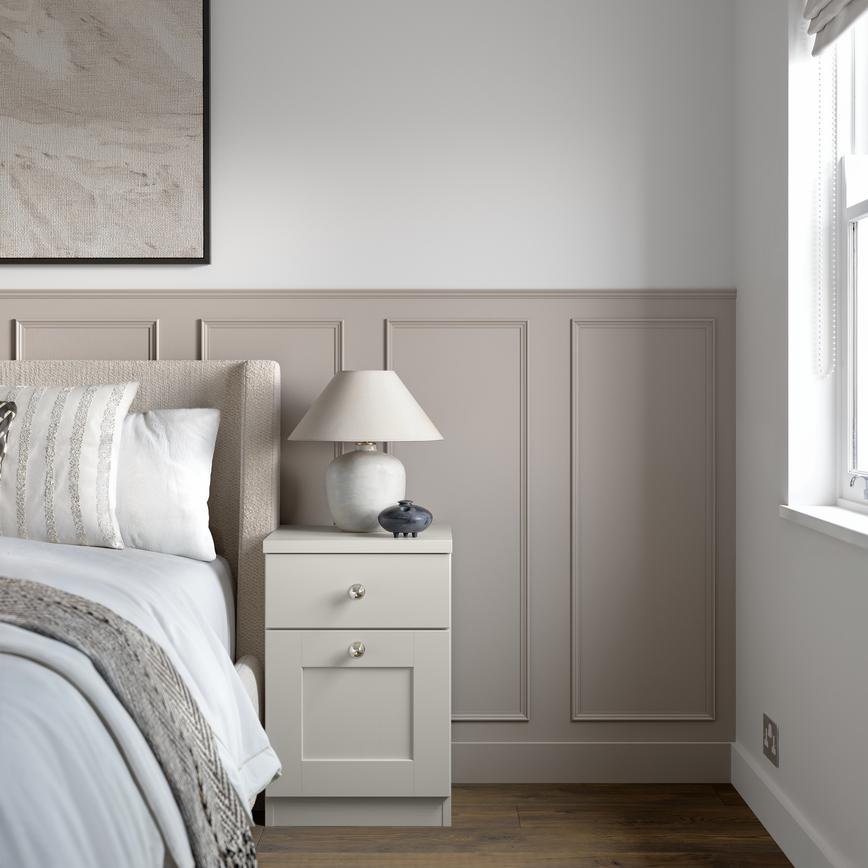 Broken Ogee Decorative Moulding Bedroom Close Up