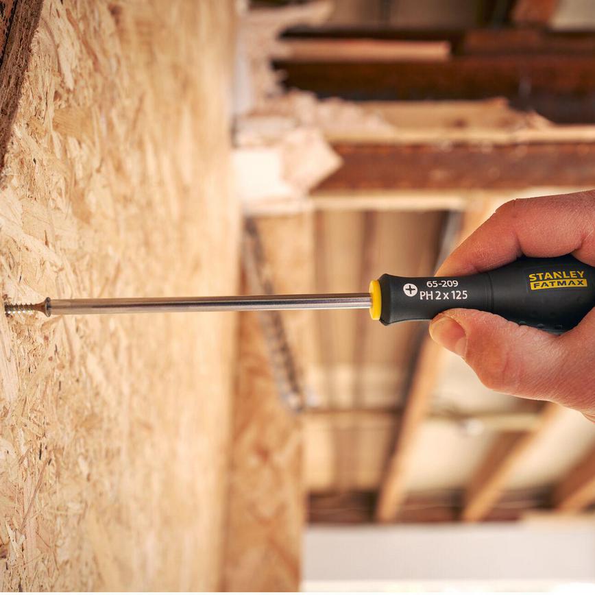 Stanley Fatmax PH2 x 125mm Phillips Standard Screwdriver in Use on Chipboard
