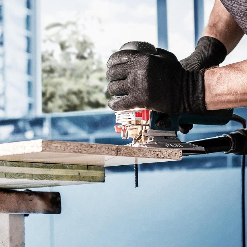 Bosch Hardwood Jigsaw Blade in use