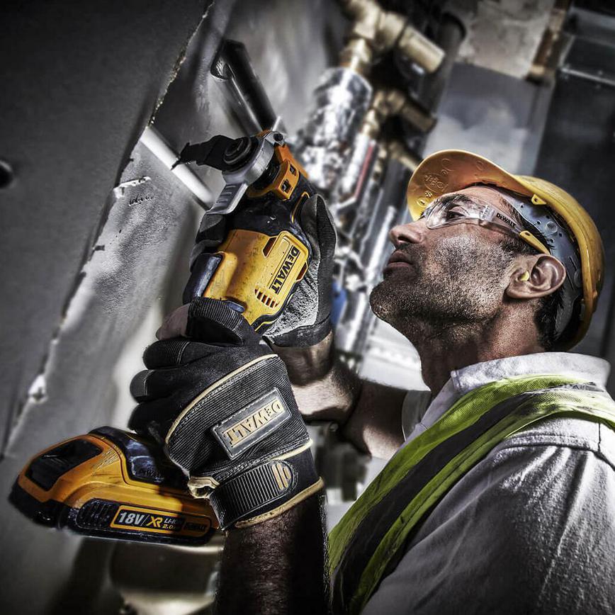 DeWalt DCS355 18V XR Oscillating Tool Pipe Cutting