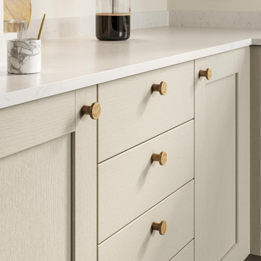 Reed Lacquered Oak Classic Round Cupboard Door Knob 33mm