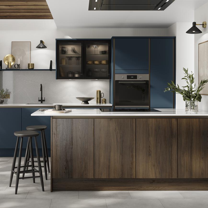A two-tone kitchen idea with walnut and navy slab doors in a peninsula layout. Contains black trims and fluted wall cabinets.