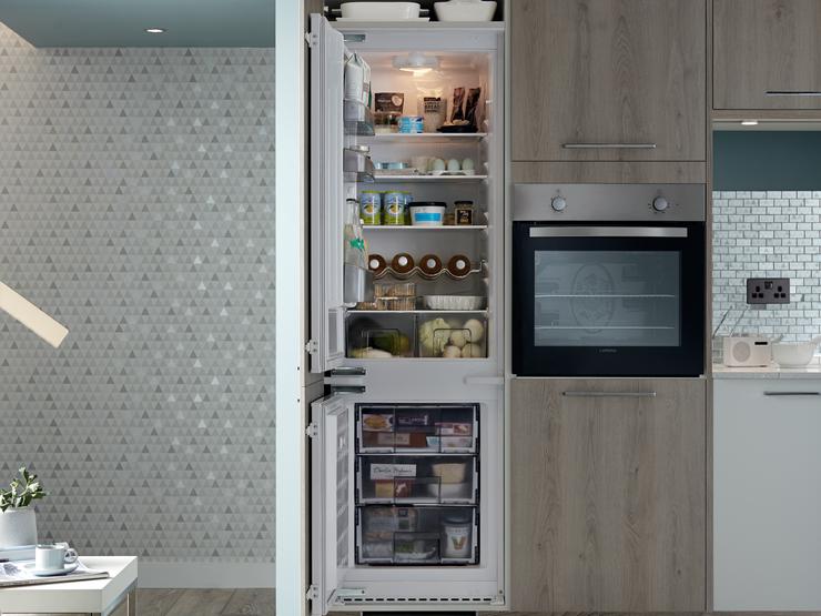 Lamona integrated 70/30 fridge freezer