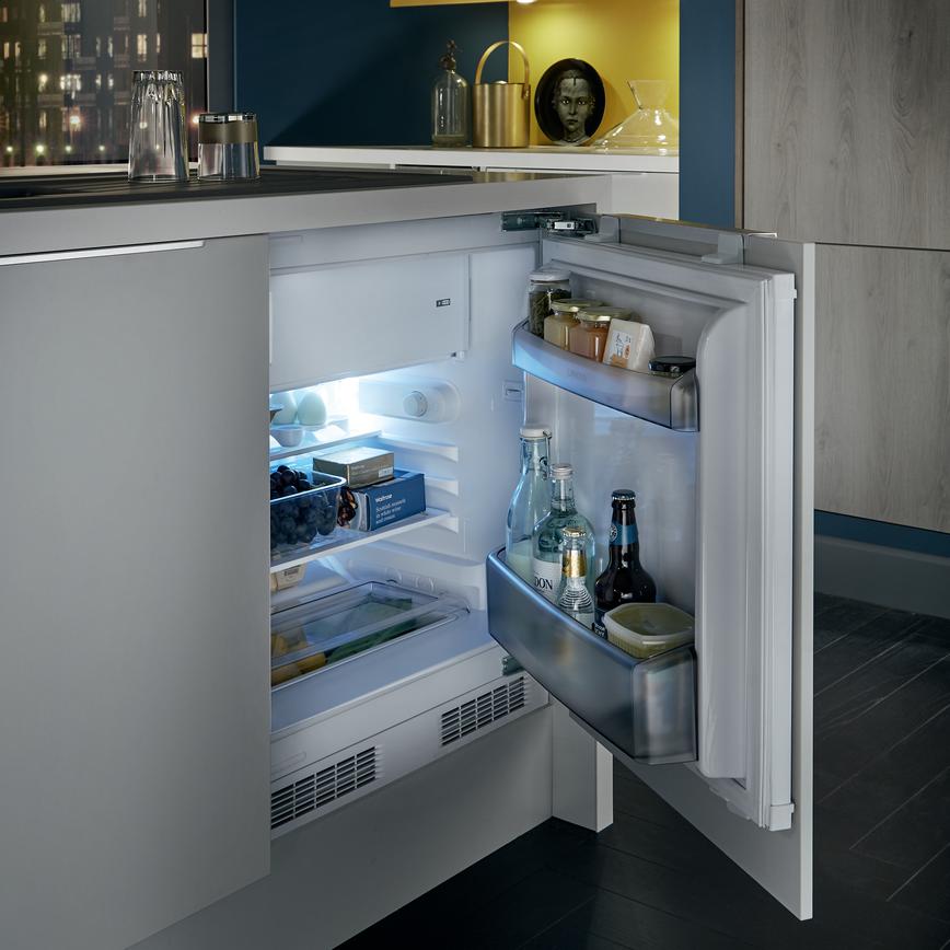 Lamona built-under fridge with freezer box