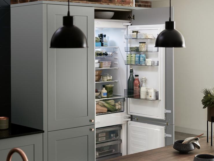 Lamona White integrated fridge freezer