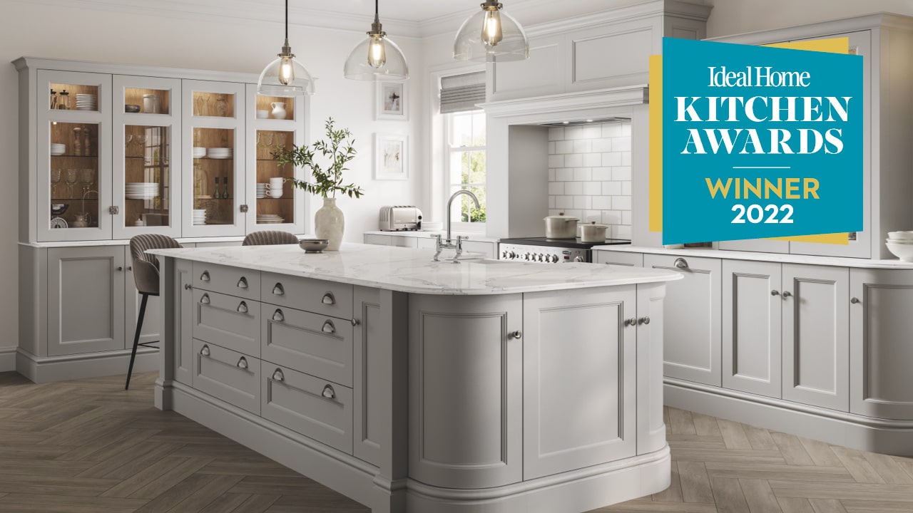 Elmbridge Dove Grey Kitchen set with Ideal Home Kitchen Award Winners logo