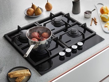 Lamona 4 burner gas on glass hob