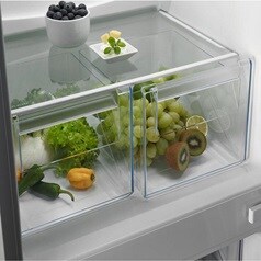 Zanussi ZNNN18ES3 Built In 70/30 White Fridge Freezer Salad Crisper Drawers