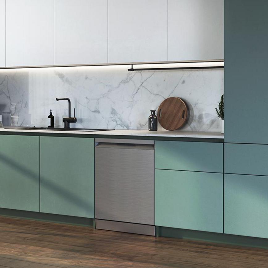 Samsung DW60BG830I00EU Integrated Dishwasher Angled Set Shot