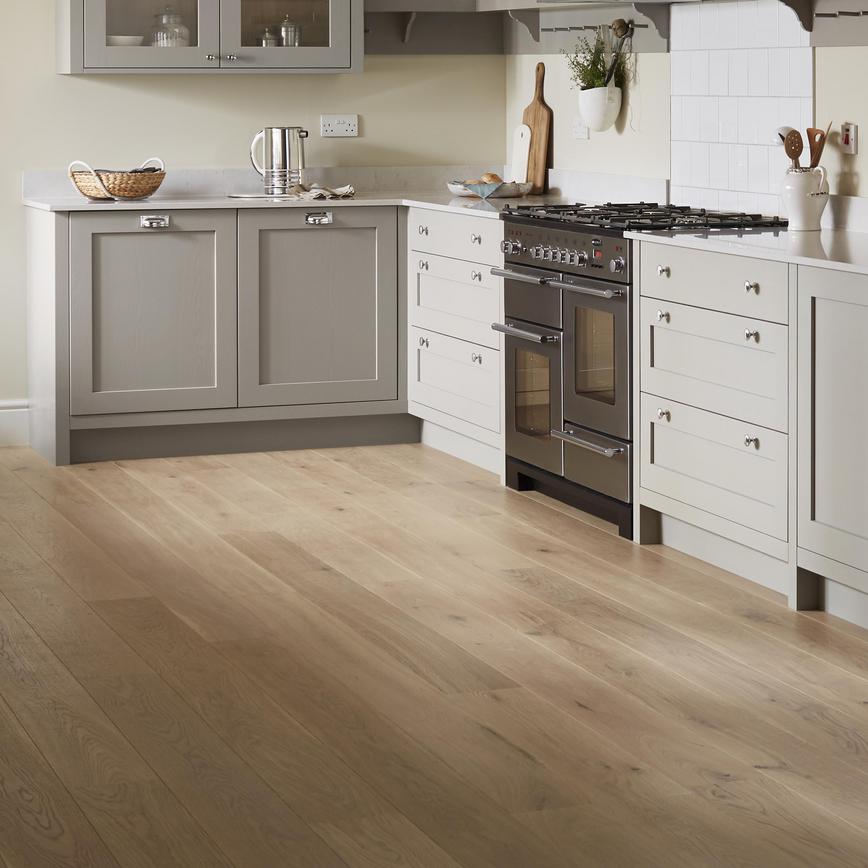 Howdens Light White Oak Engineered Flooring in a Chilcomb Pebble Kitchen Set