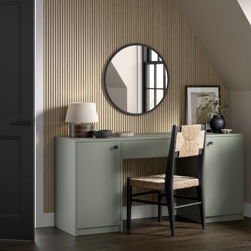 Oak Rounded Panelling Dressing Room Close Up