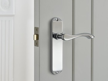 Fino Polished Chrome Latch Door Handle