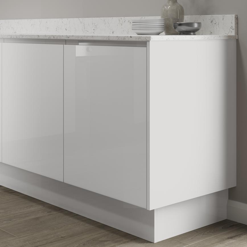 Gloss white 16mm continuous plinth 2.75m fitted with base cabinet and white worktop