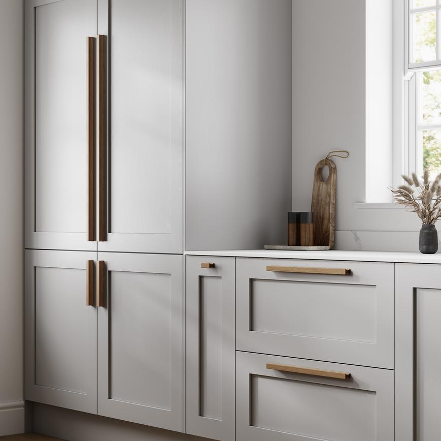 Reed Lacquered Oak Mounted Trim Bar Cupboard Handle