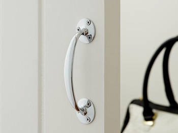 Chrome Bow 6" Pull Handle