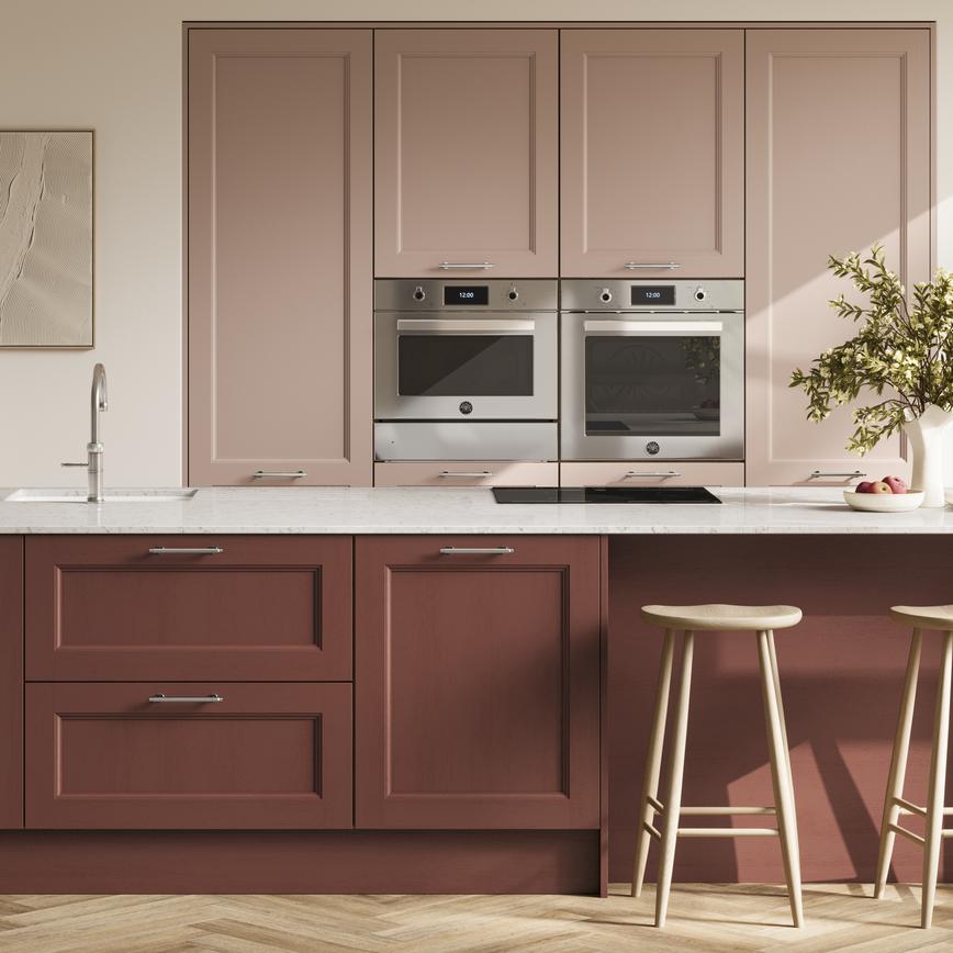 Elmbridge Earth Red Alternative Set Shot