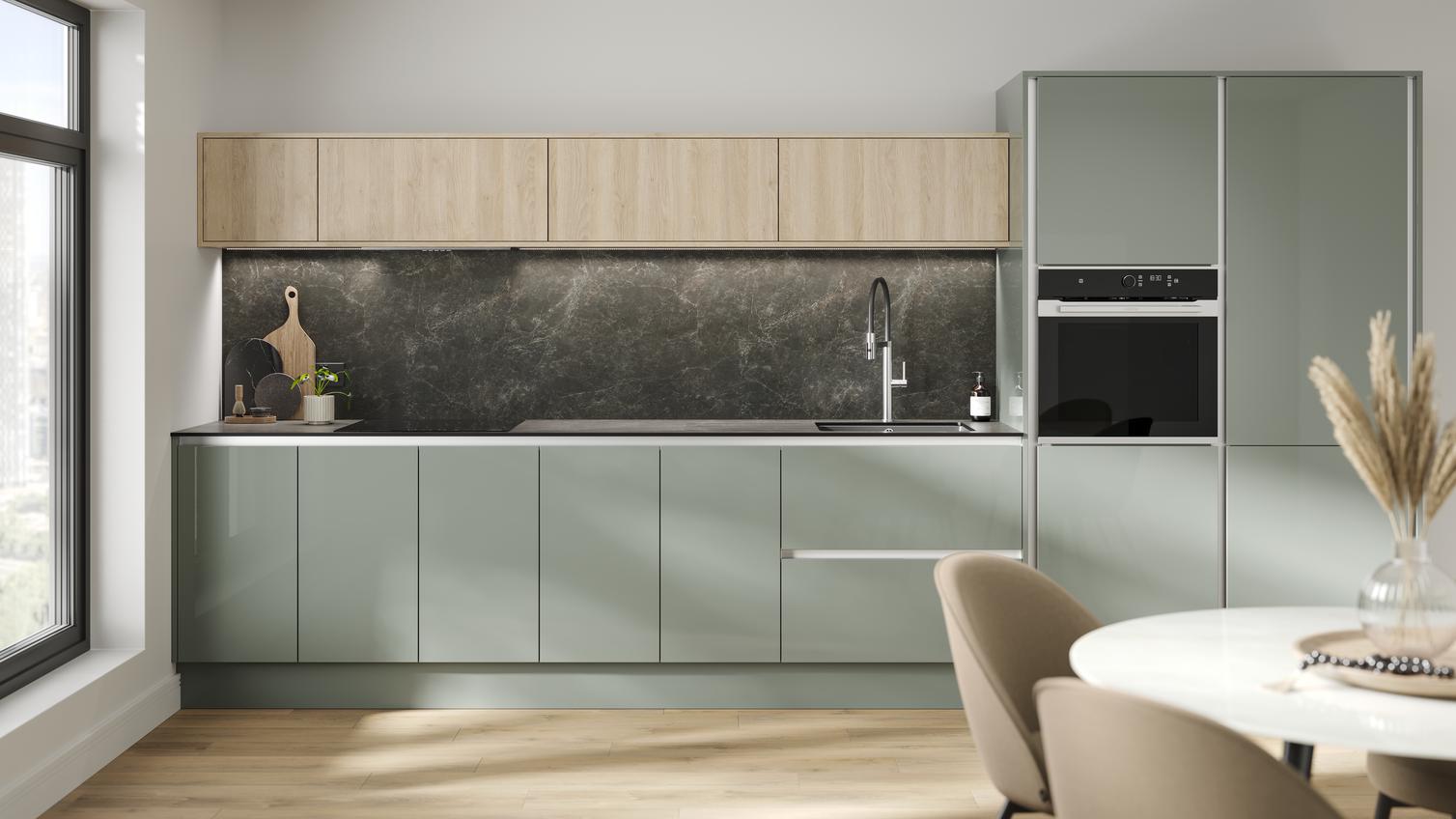 A handleless kitchen in a gloss finish and reed green colour. It has textured oak wall cabinets and black quartz splashback.